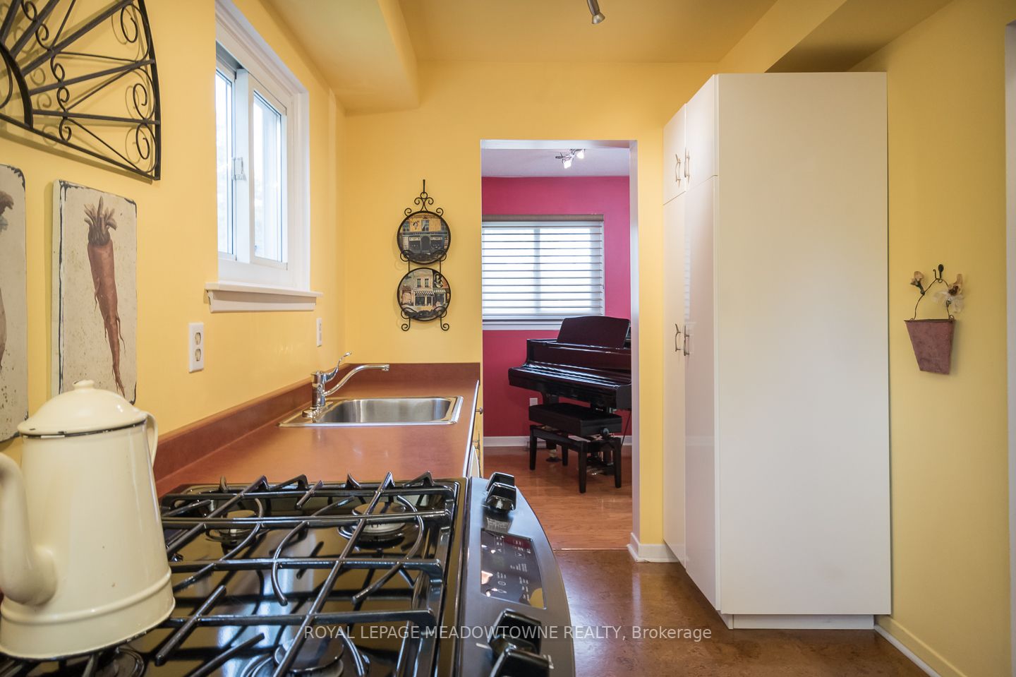 861 Fraser Crt