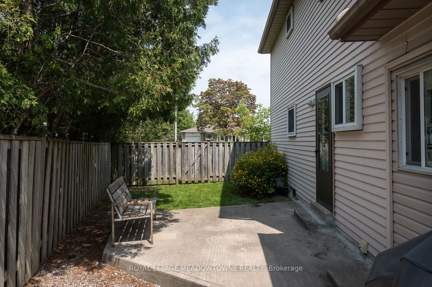 861 Fraser Crt