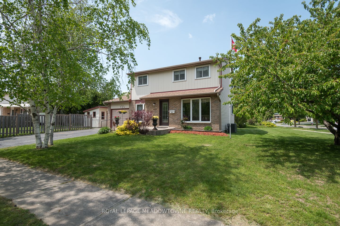 861 Fraser Crt