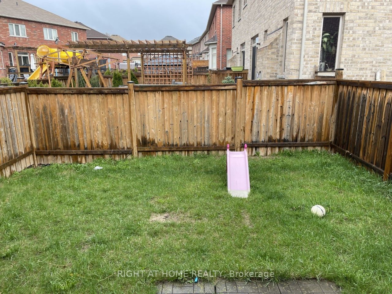 3209 Edwyna Dr
