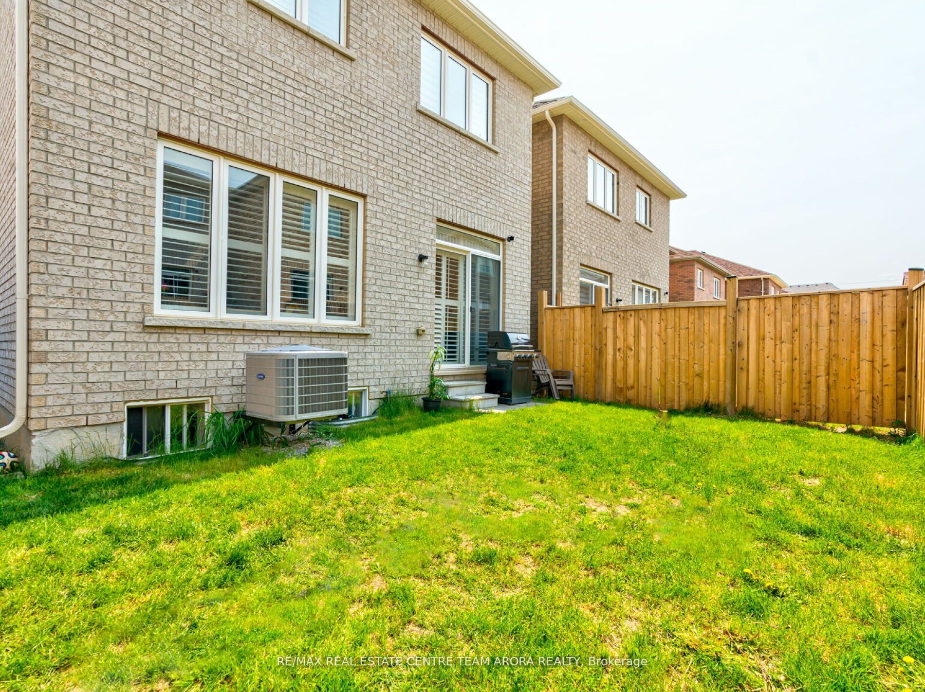 48 Hogan Manor Dr