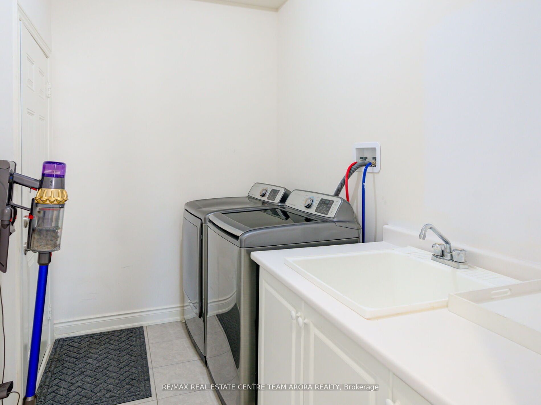 48 Hogan Manor Dr
