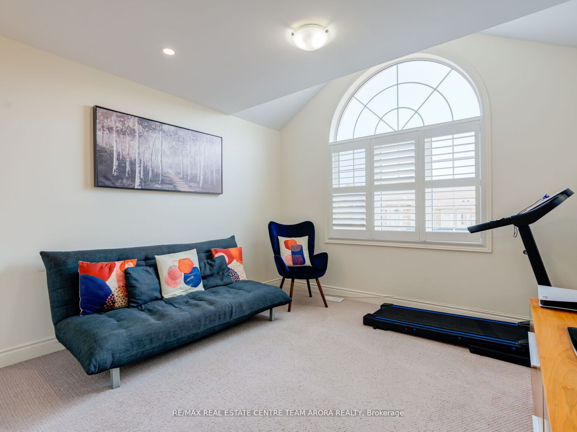 48 Hogan Manor Dr