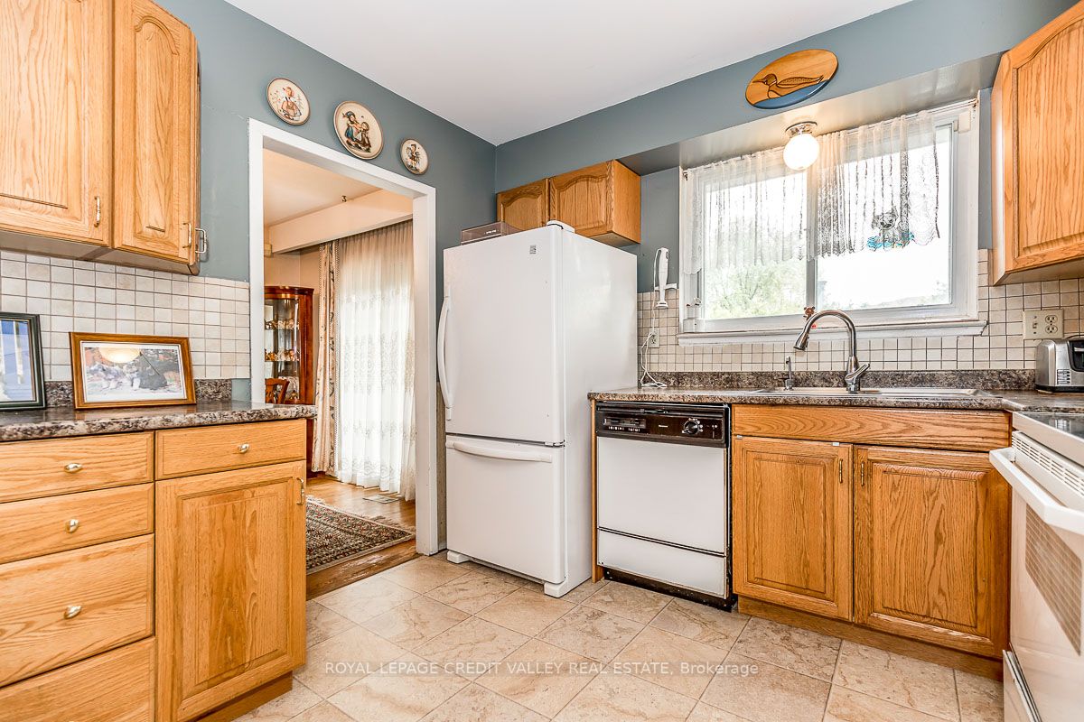 33 Roberts Cres