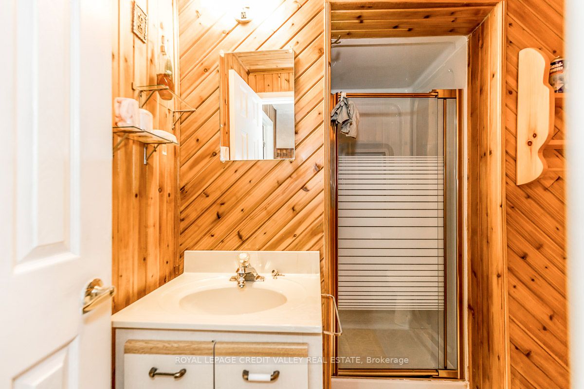 33 Roberts Cres
