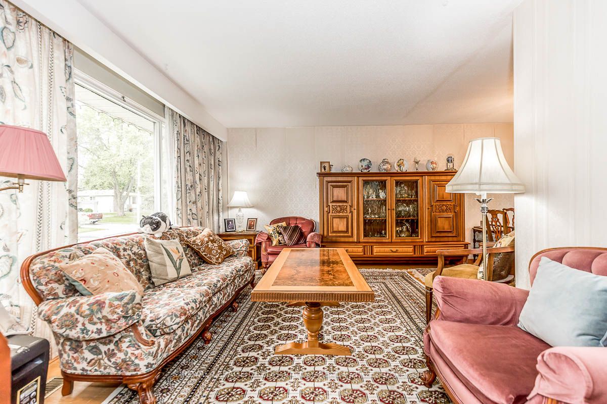 33 Roberts Cres