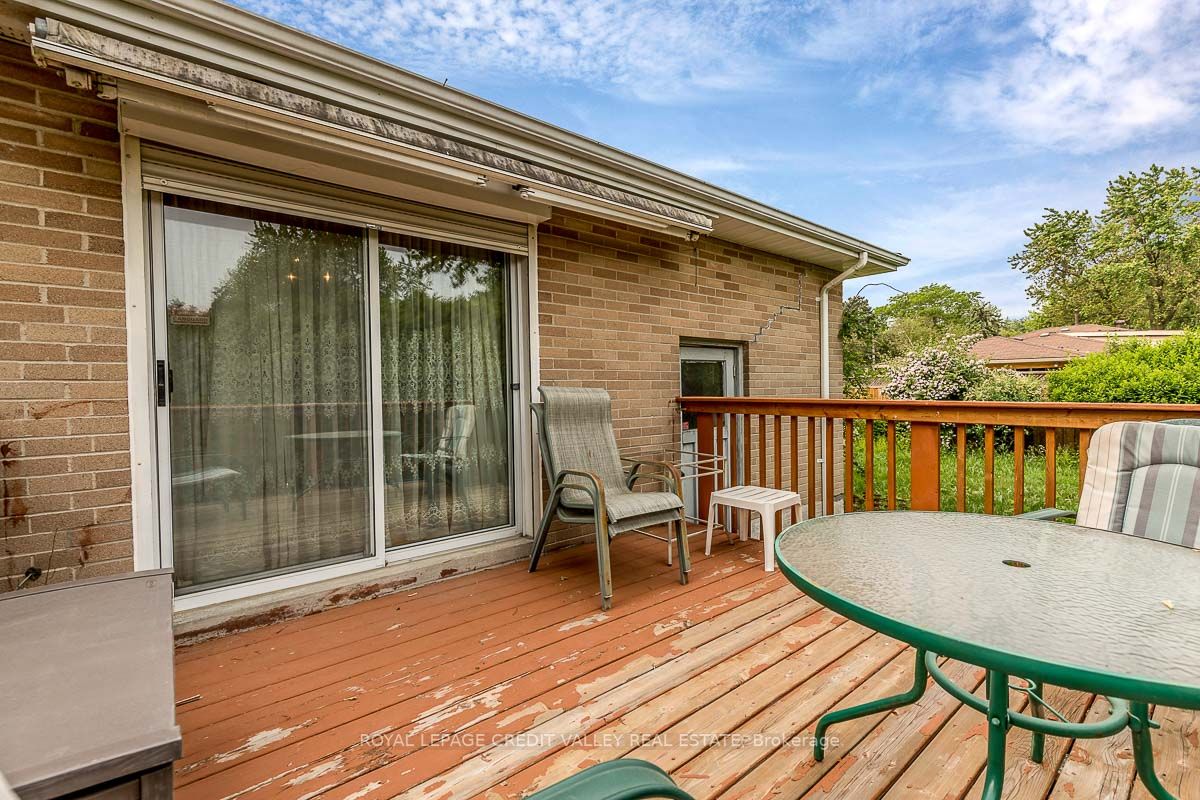 33 Roberts Cres