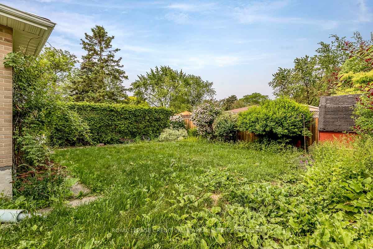 33 Roberts Cres