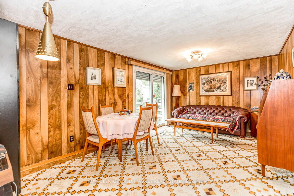 33 Roberts Cres