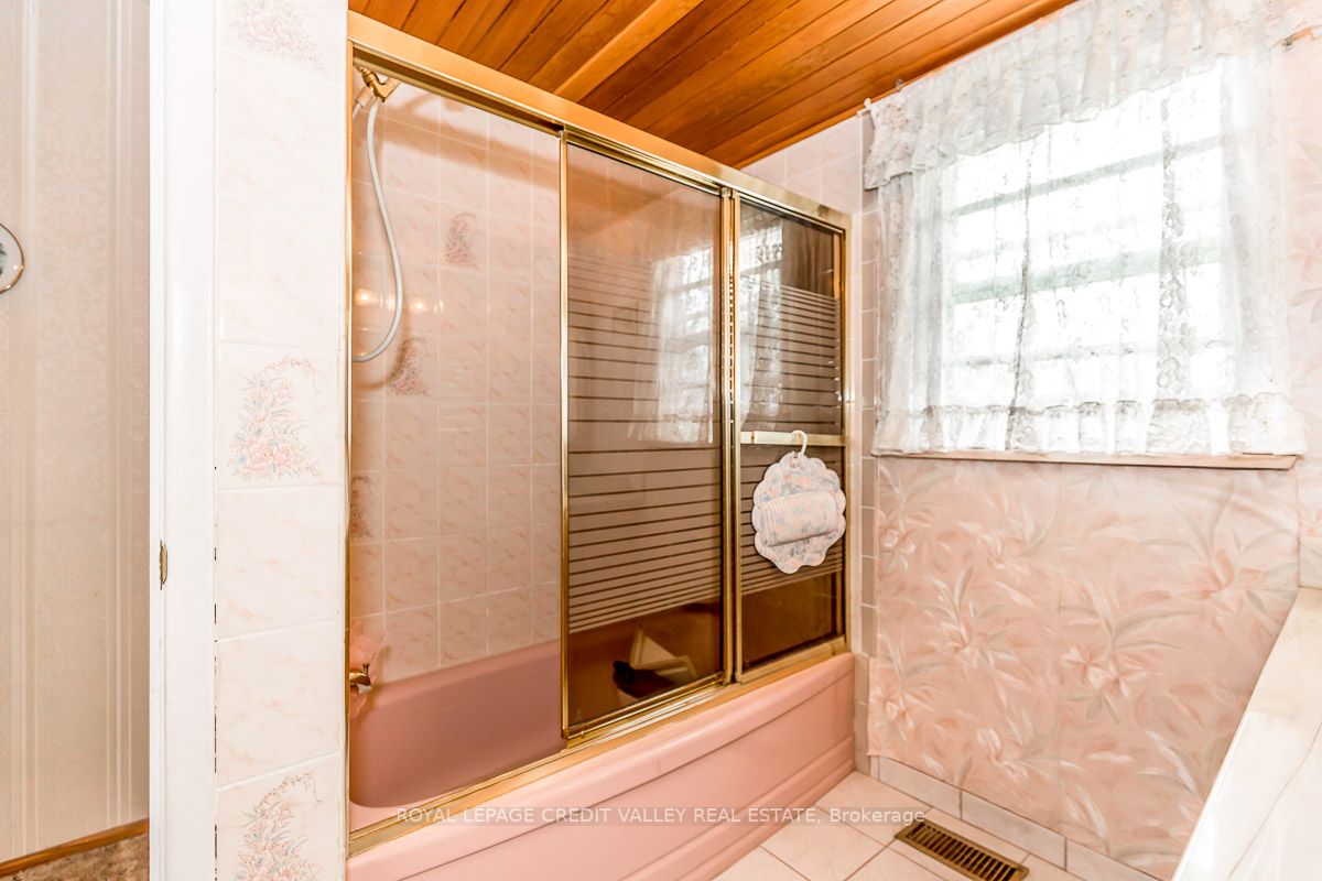 33 Roberts Cres