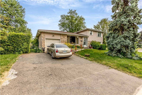 33 Roberts Cres, Brampton