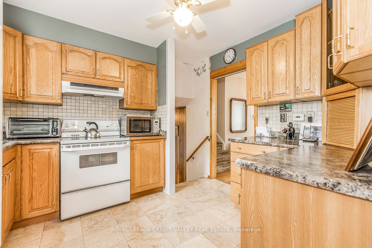 33 Roberts Cres