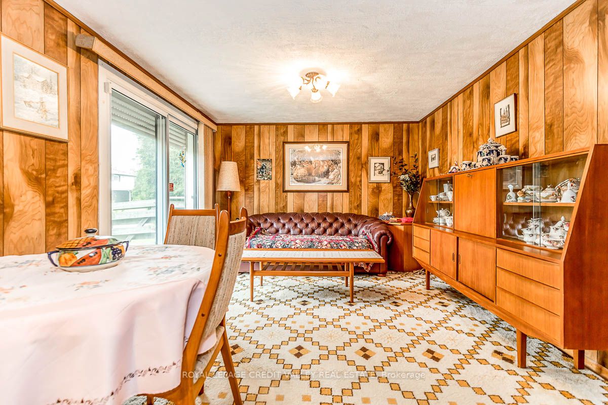 33 Roberts Cres