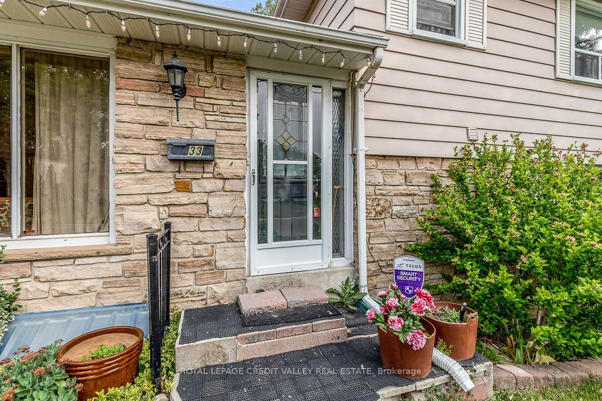 33 Roberts Cres