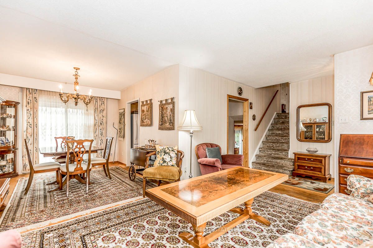 33 Roberts Cres