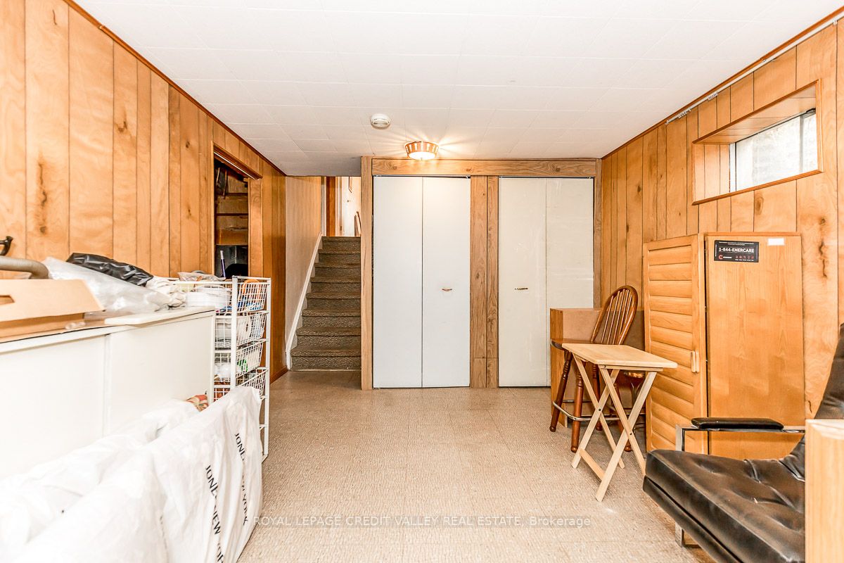 33 Roberts Cres