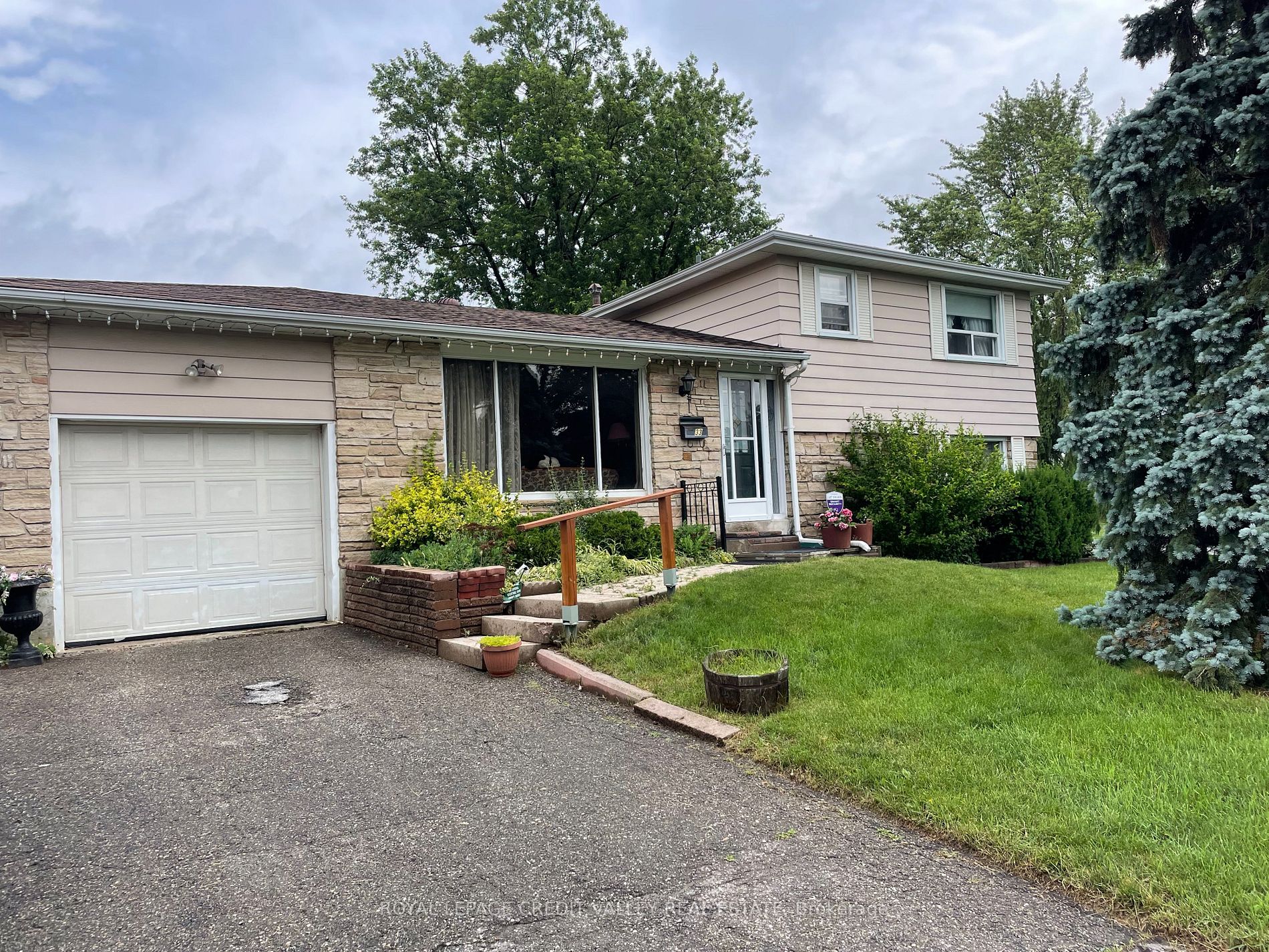 33 Roberts Cres