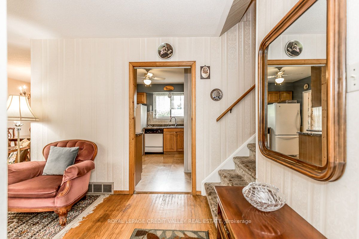 33 Roberts Cres