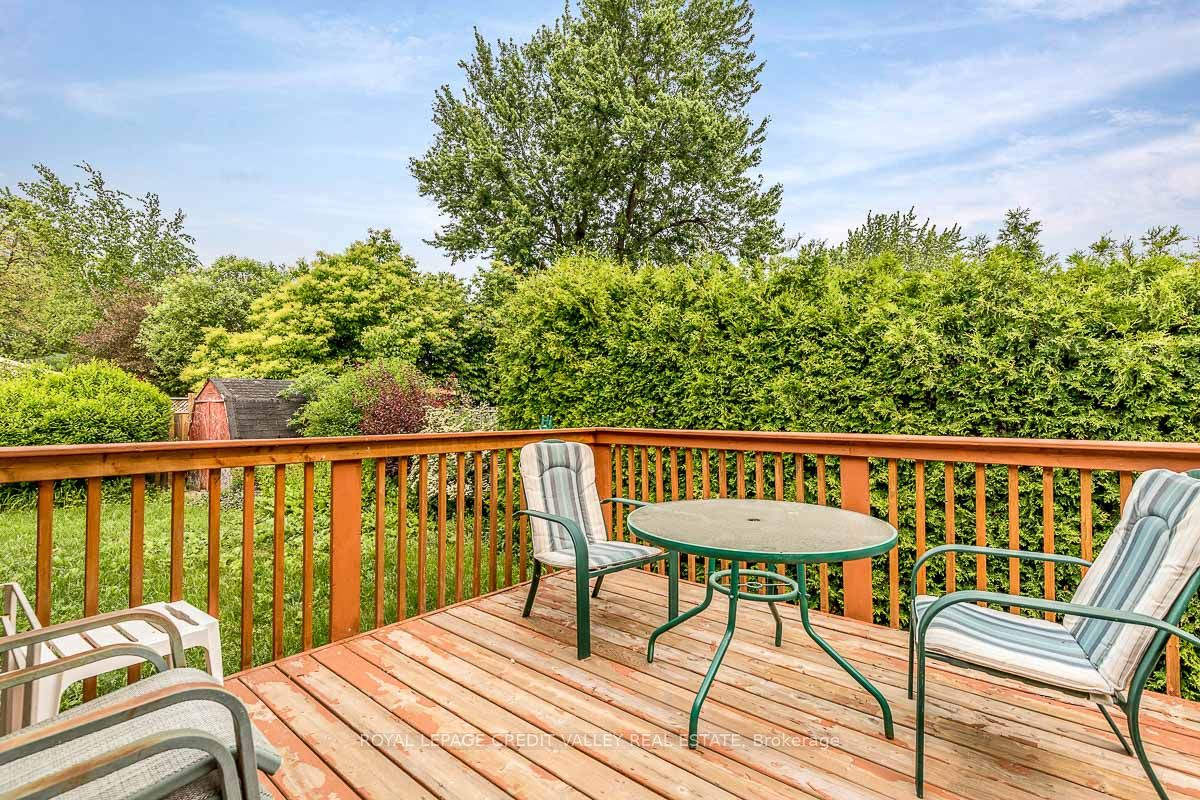 33 Roberts Cres