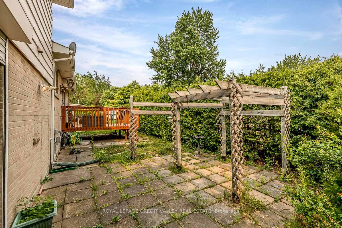 33 Roberts Cres