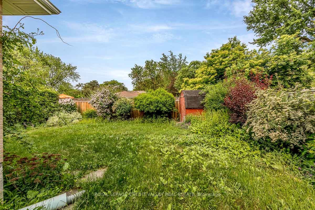 33 Roberts Cres