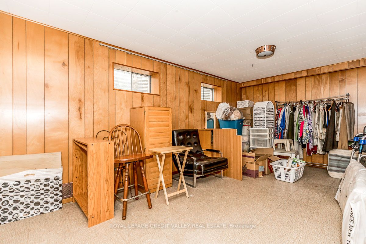33 Roberts Cres