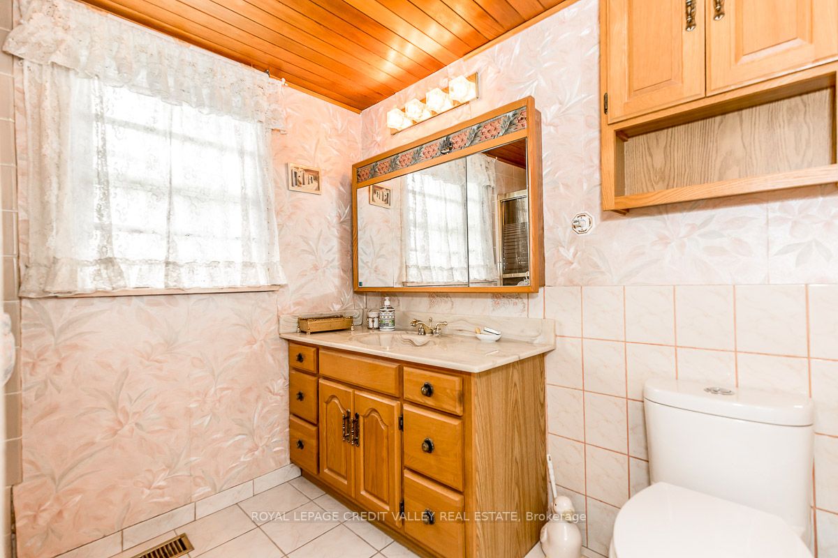 33 Roberts Cres