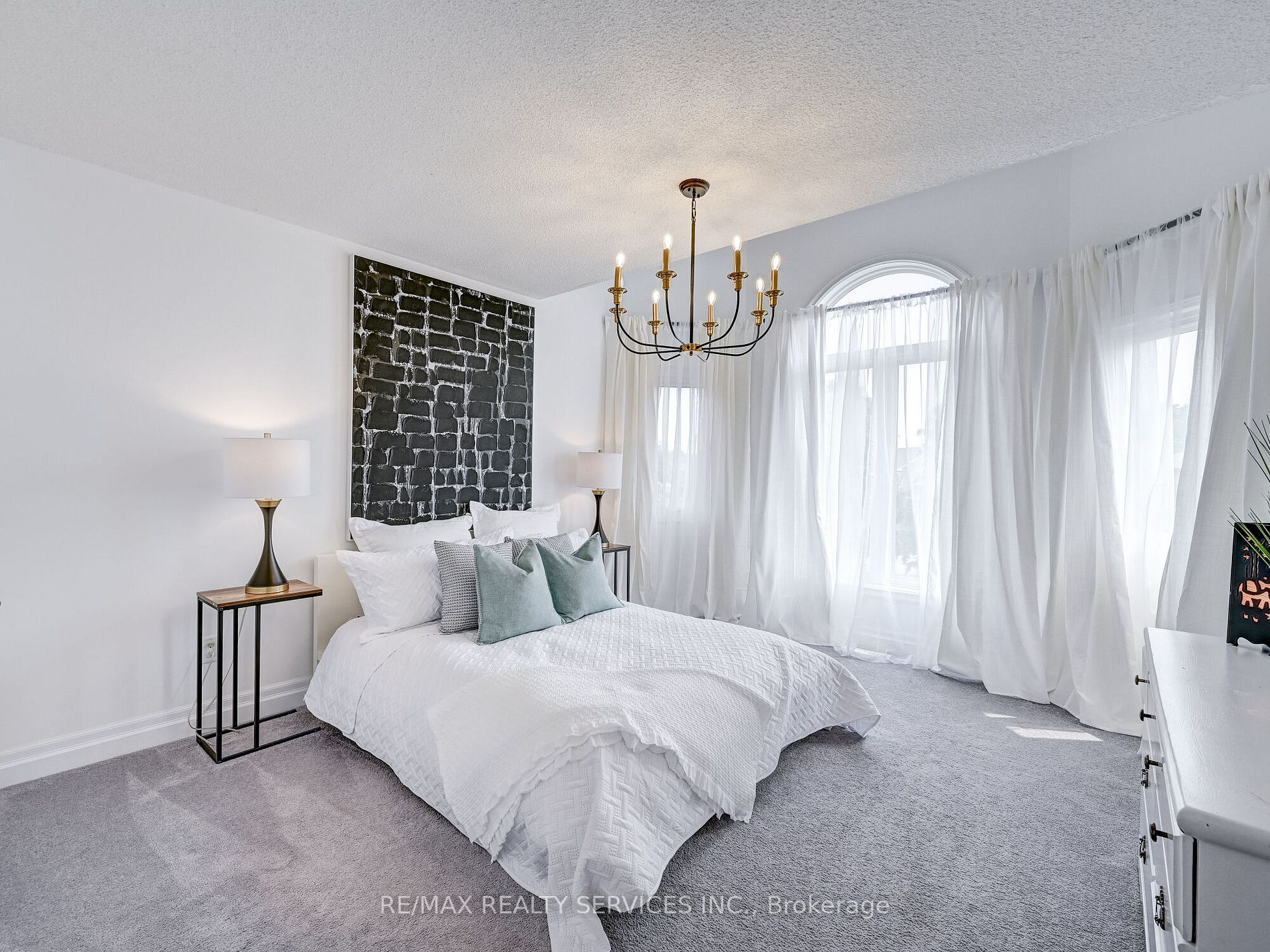 44 Sapphire Cres