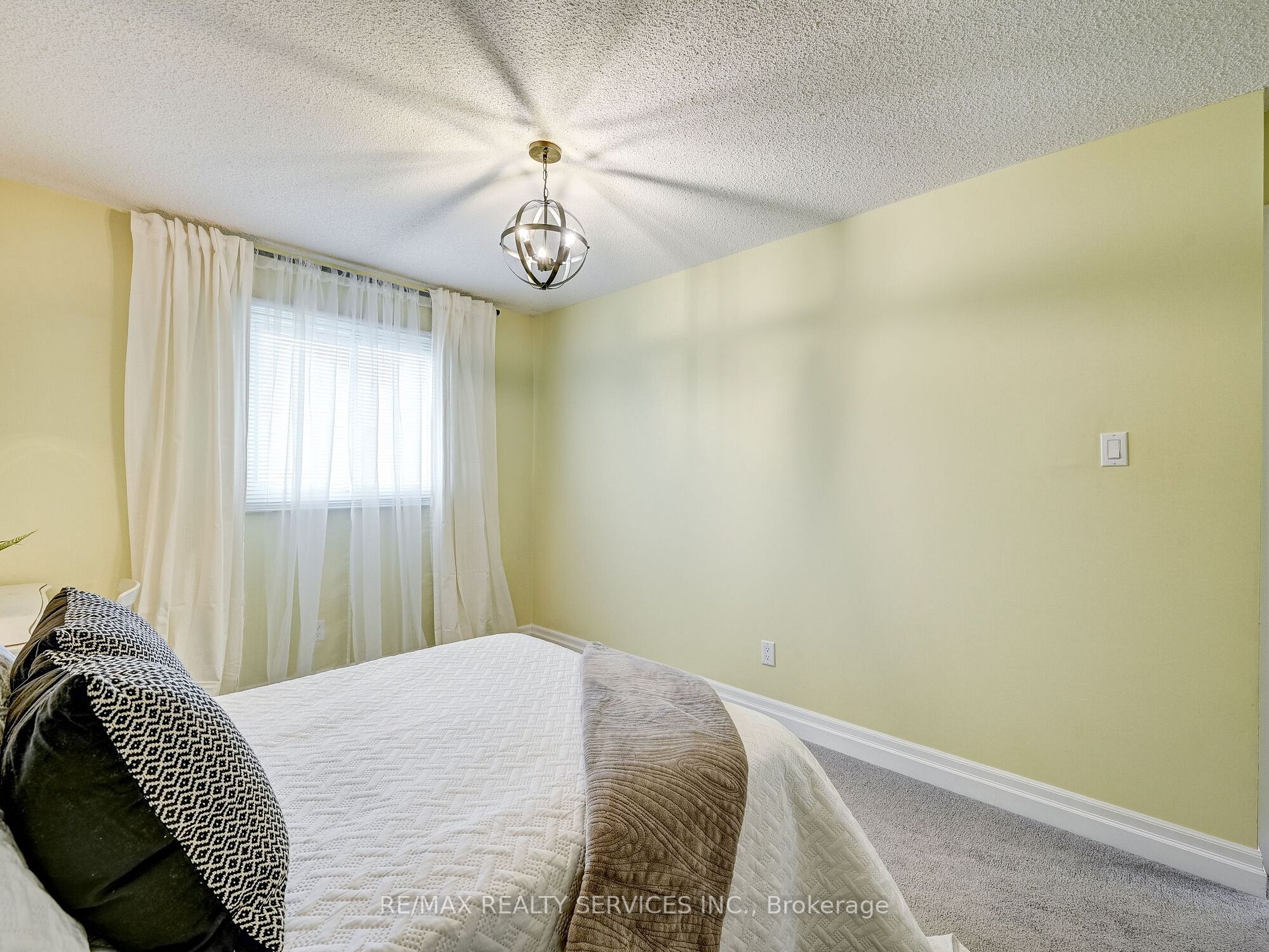 44 Sapphire Cres