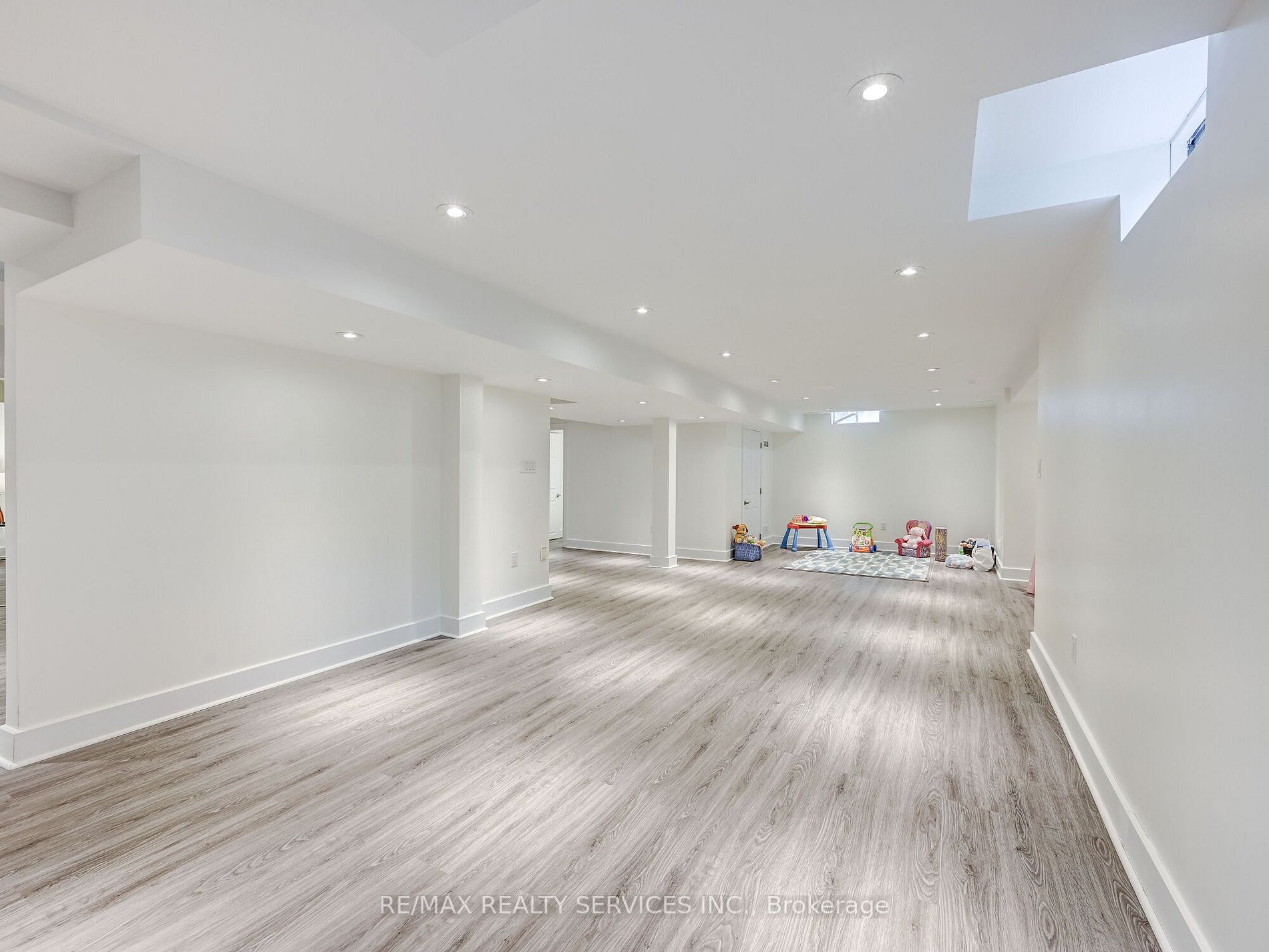 44 Sapphire Cres