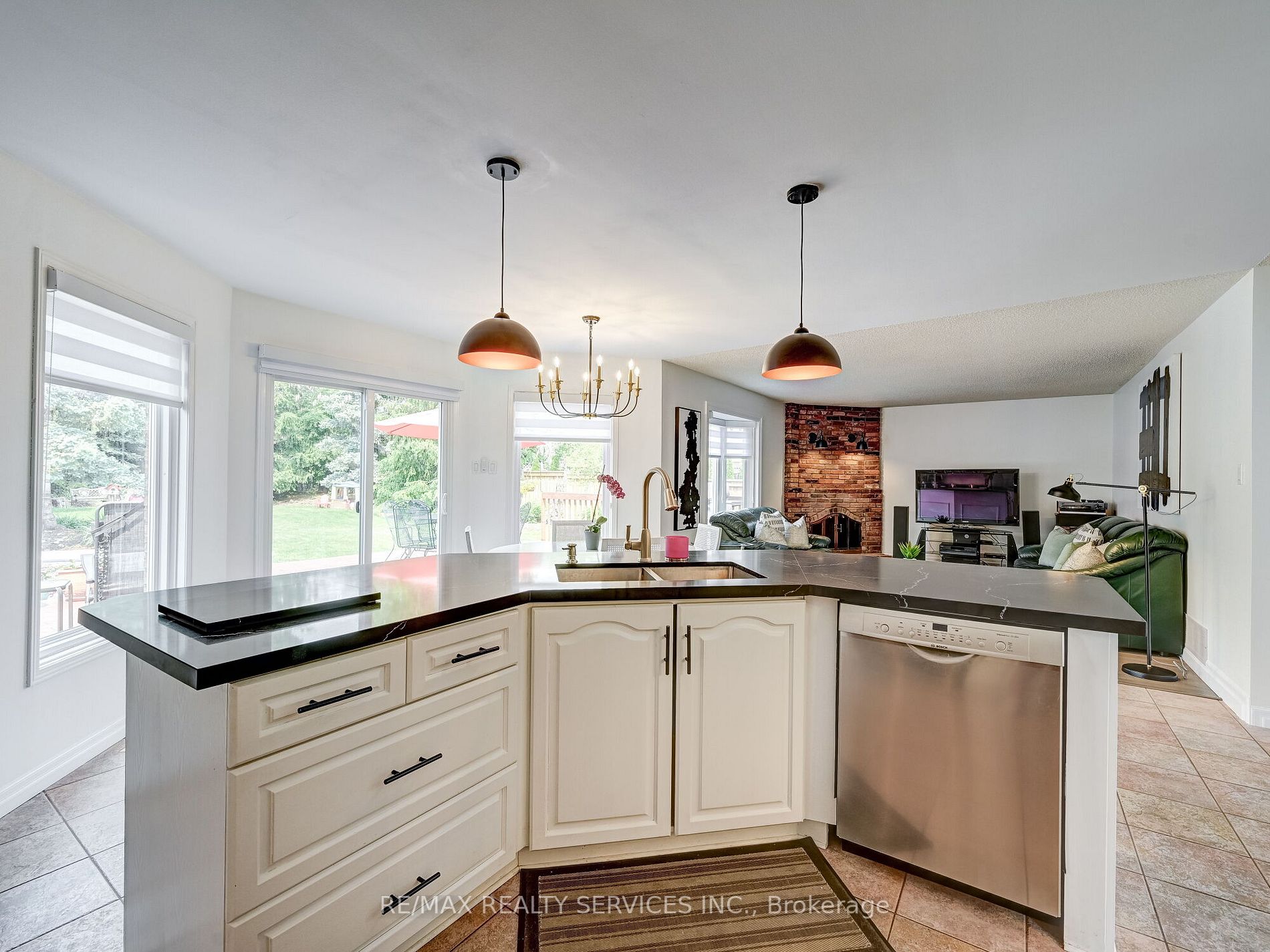 44 Sapphire Cres