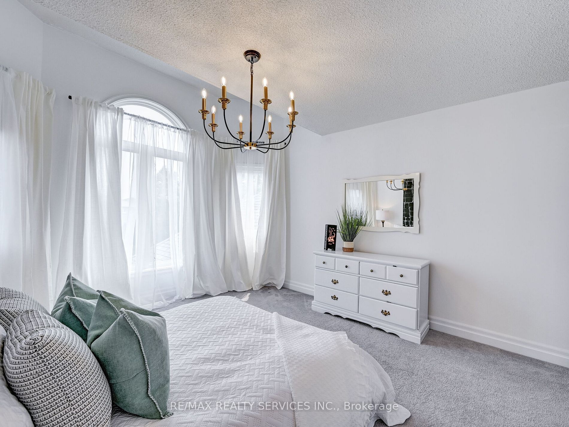 44 Sapphire Cres