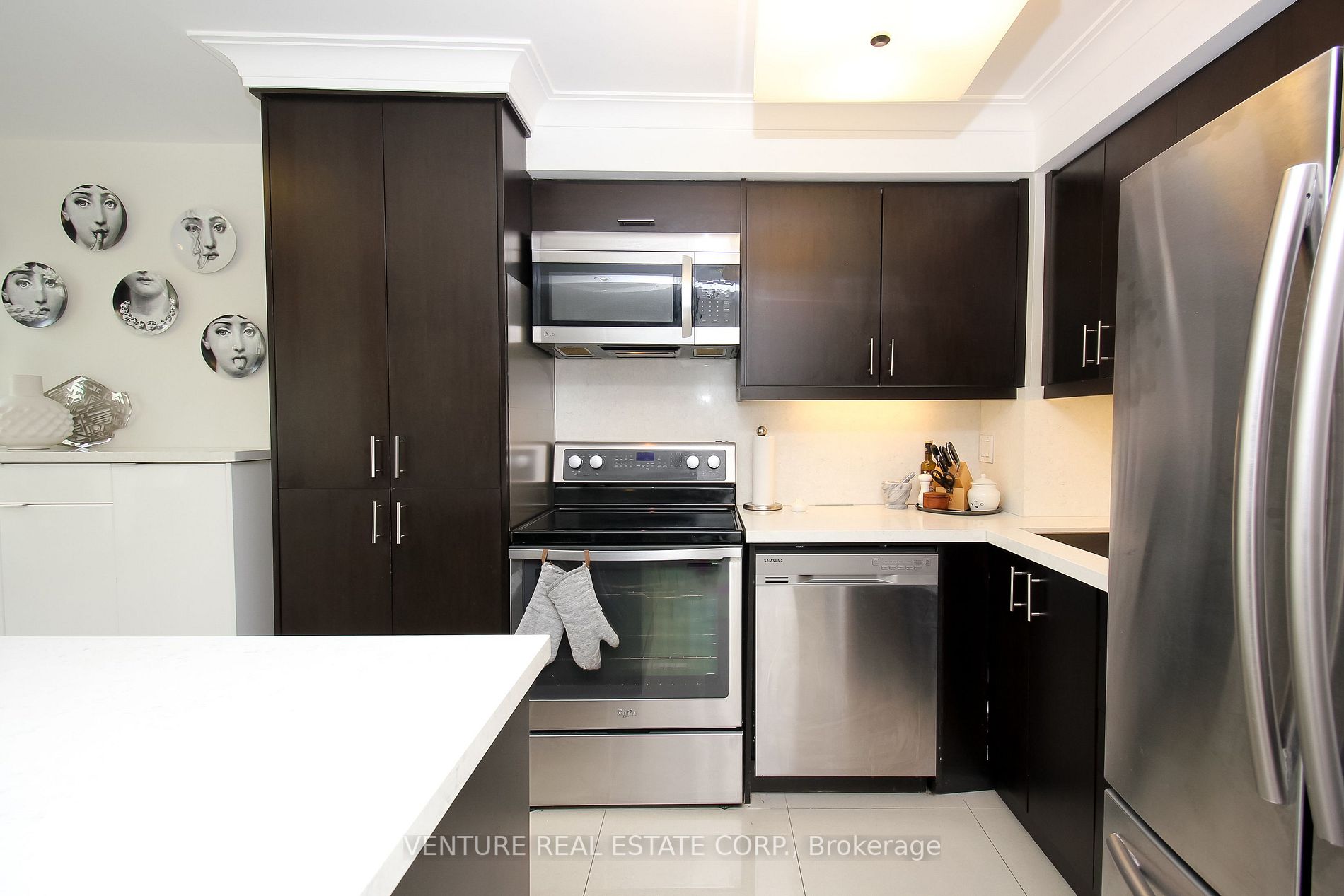 2267 Lakeshore Blvd W, #323