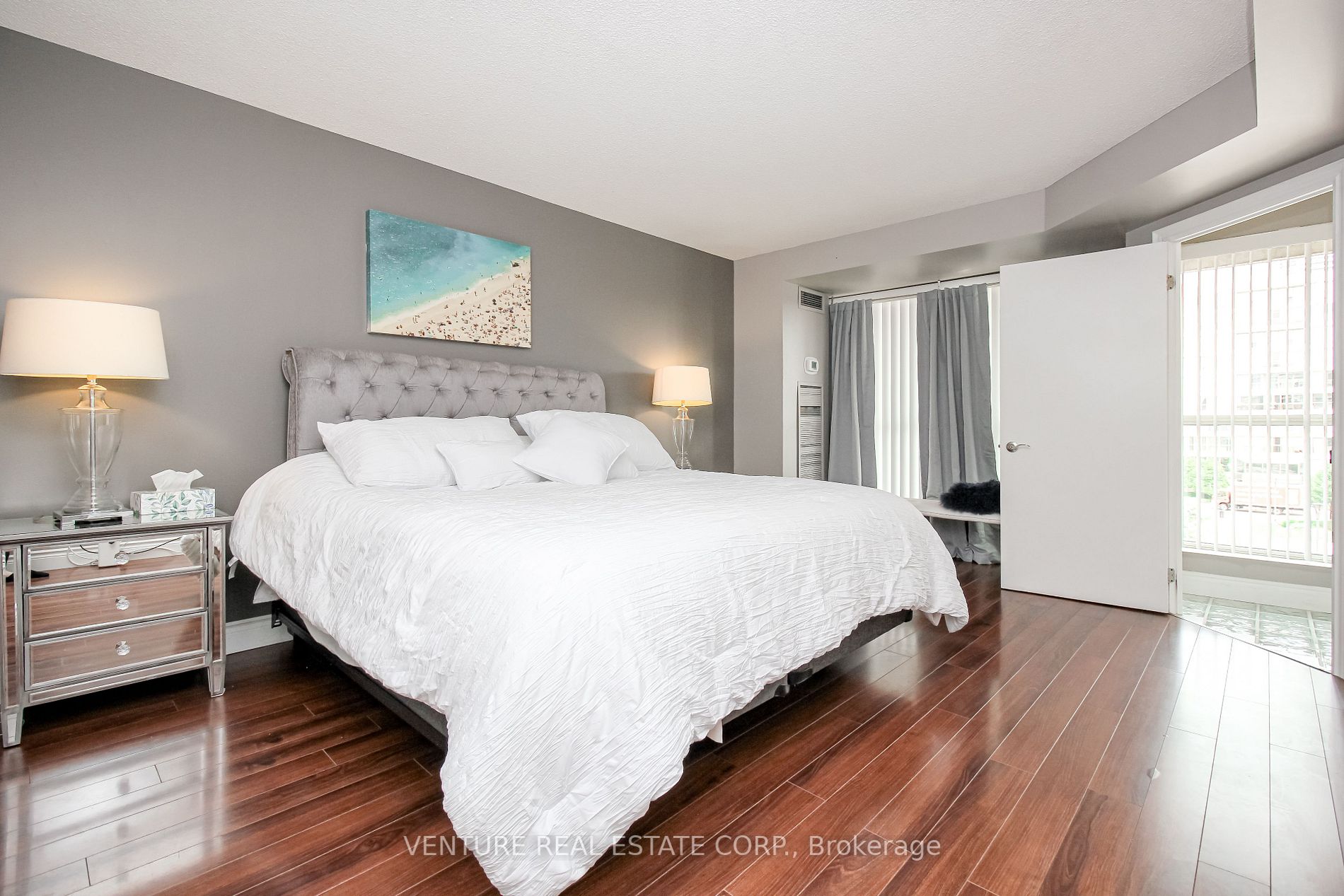 2267 Lakeshore Blvd W, #323