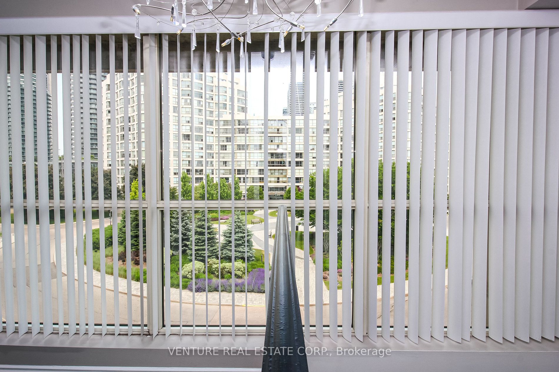 2267 Lakeshore Blvd W, #323
