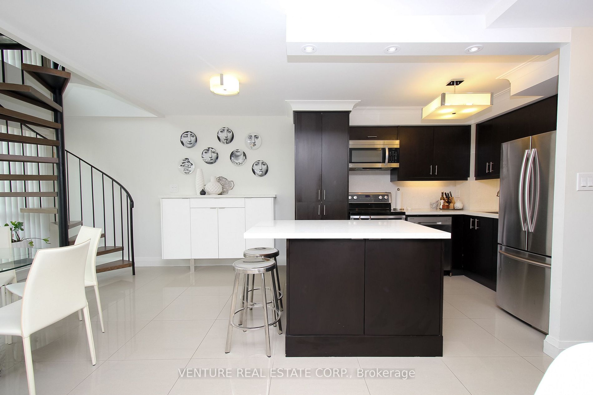 2267 Lakeshore Blvd W, #323