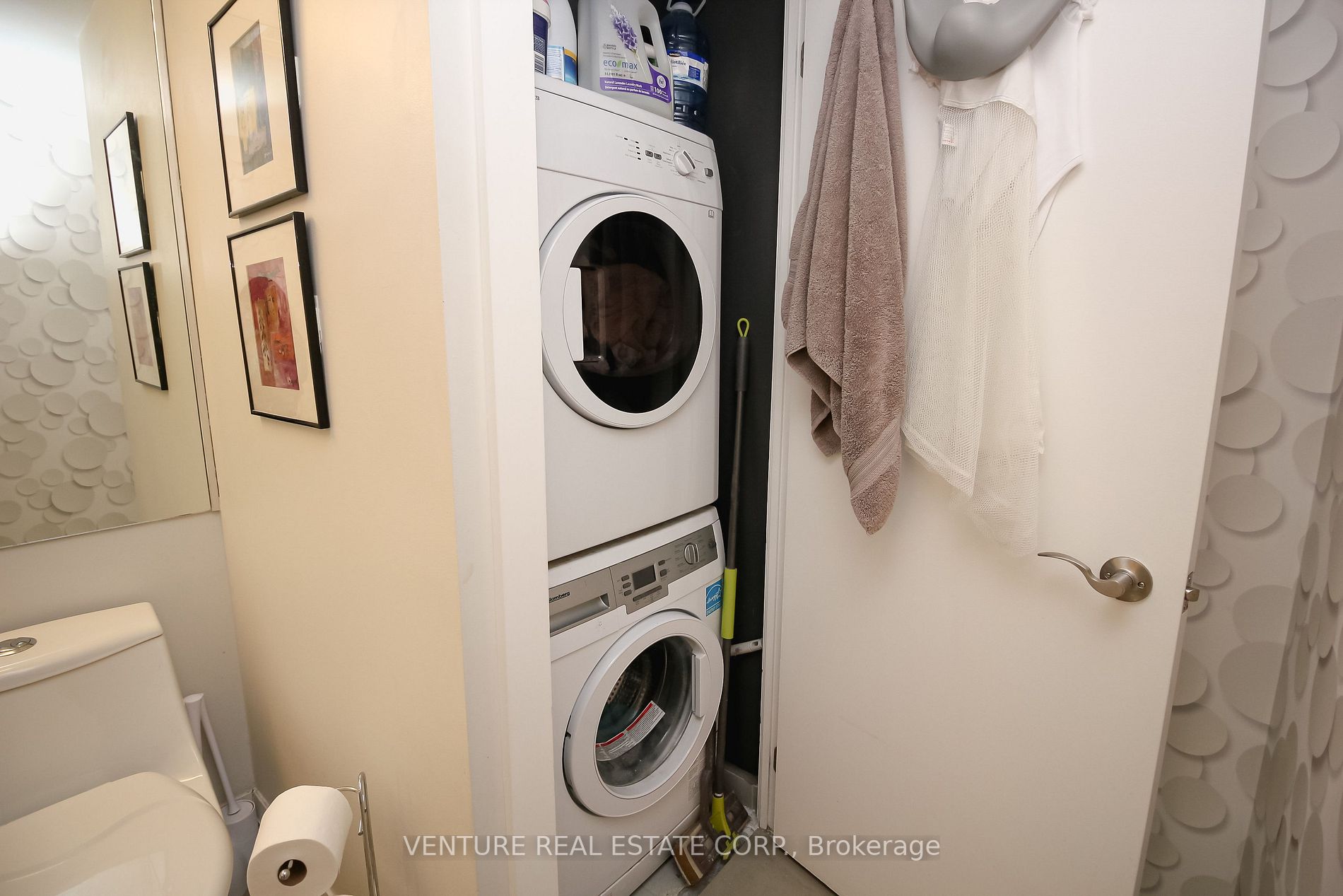 2267 Lakeshore Blvd W, #323
