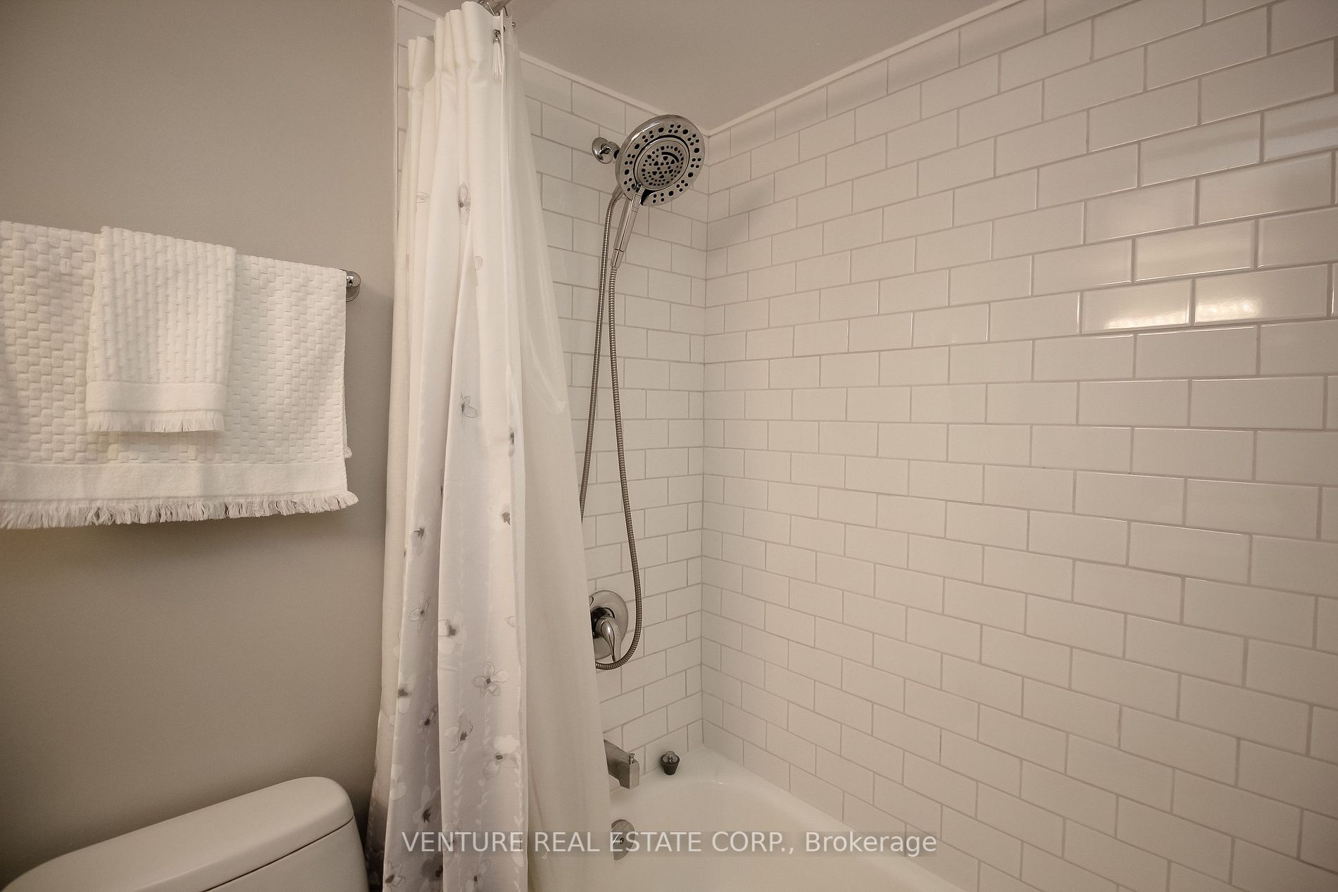 2267 Lakeshore Blvd W, #323