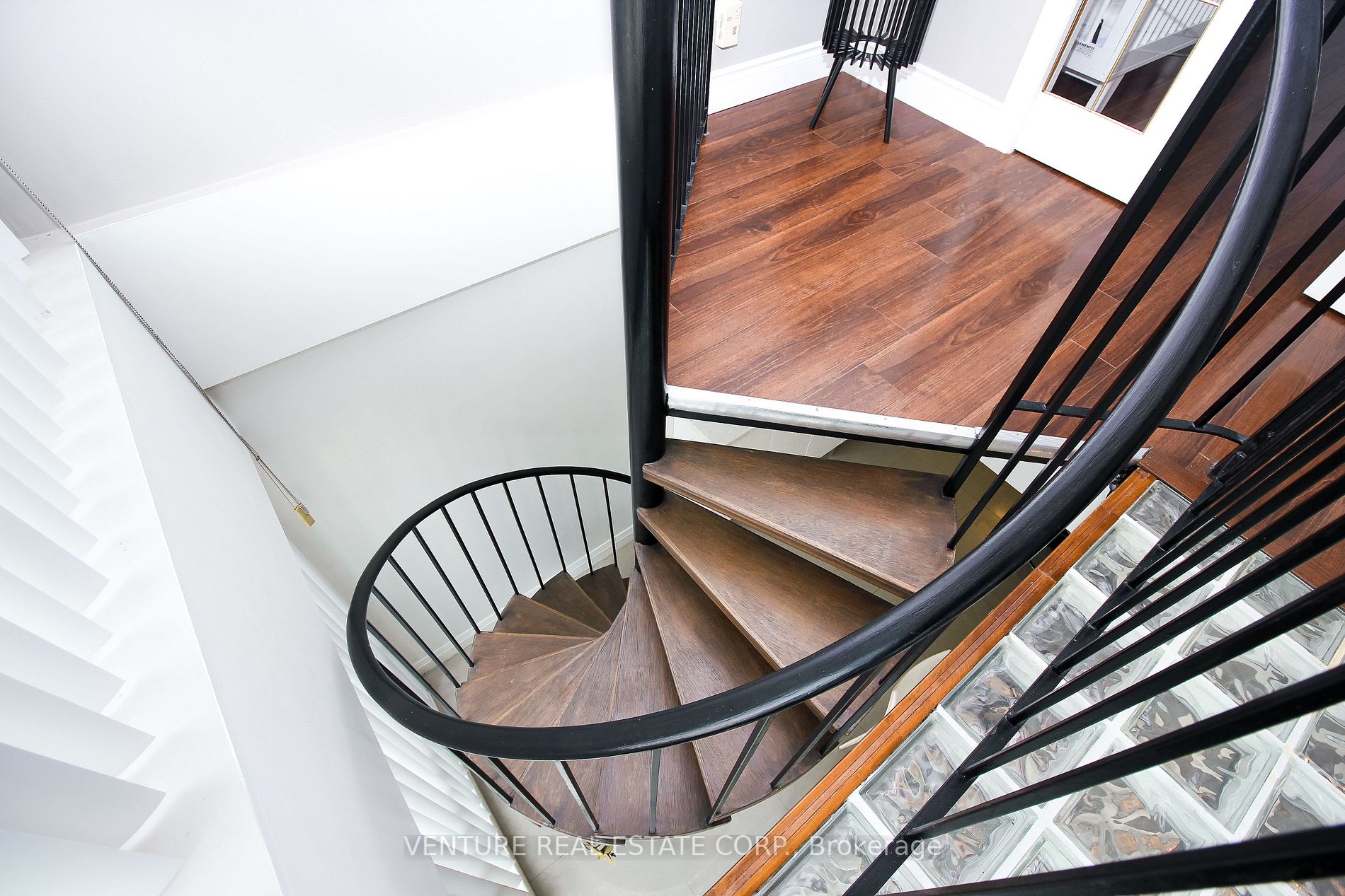 2267 Lakeshore Blvd W, #323