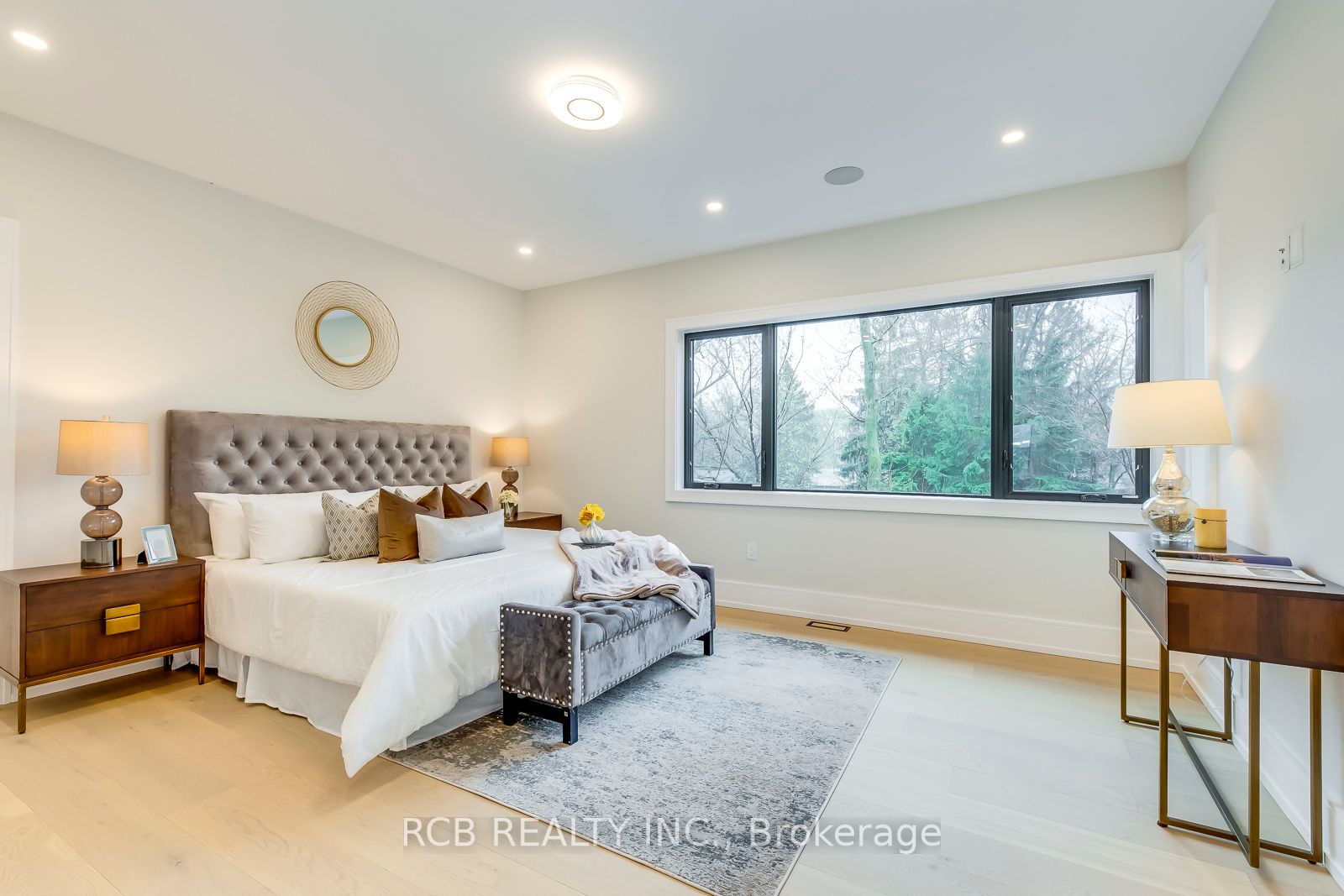 484 Rothesay Pl