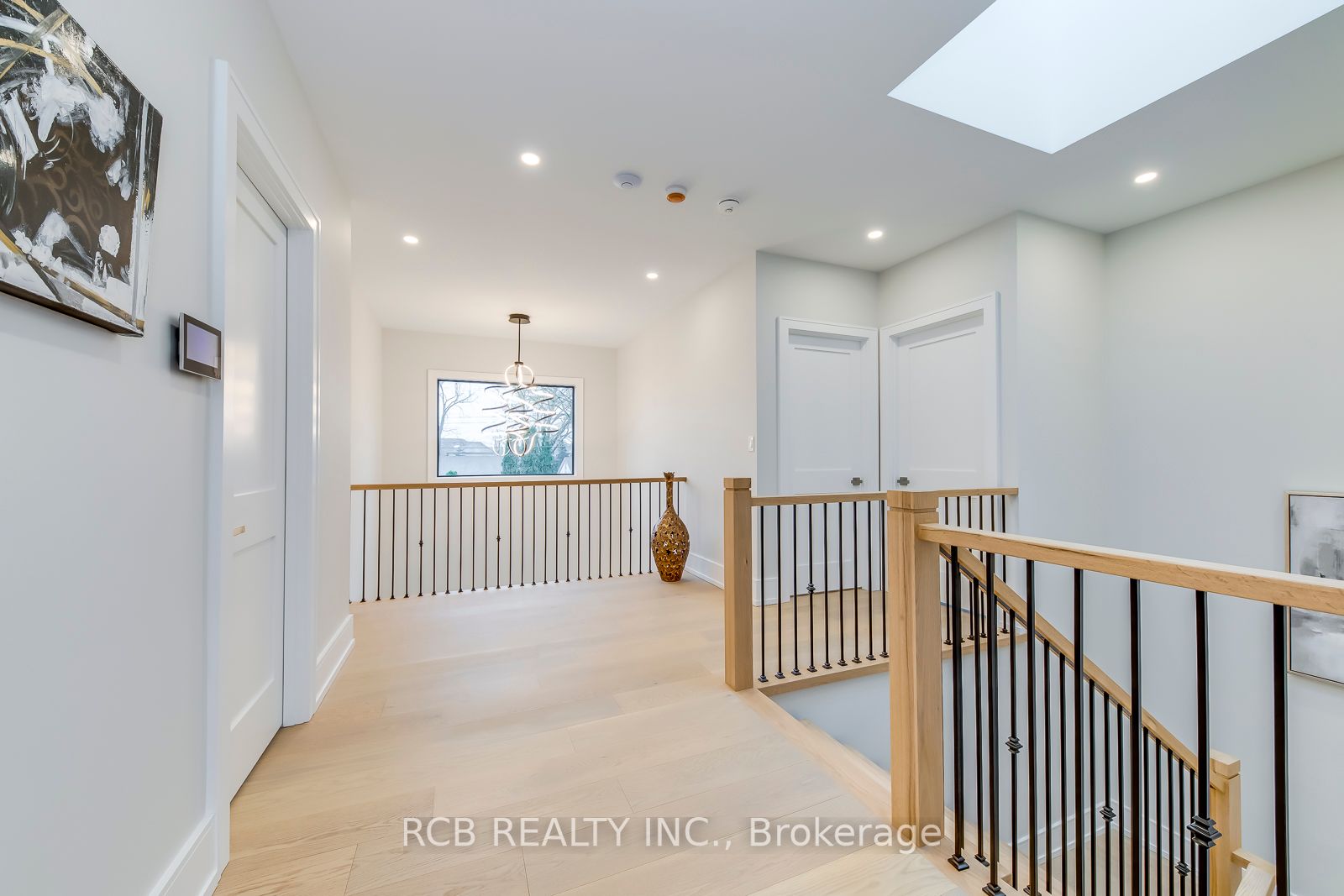 484 Rothesay Pl