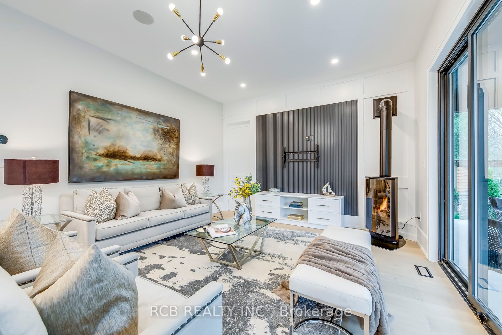 484 Rothesay Pl