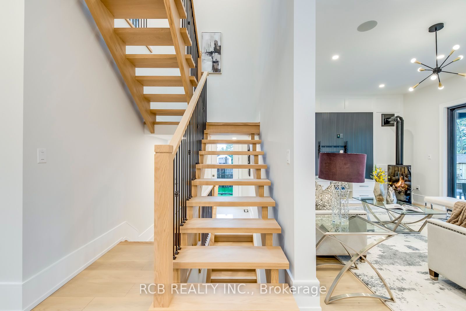 484 Rothesay Pl