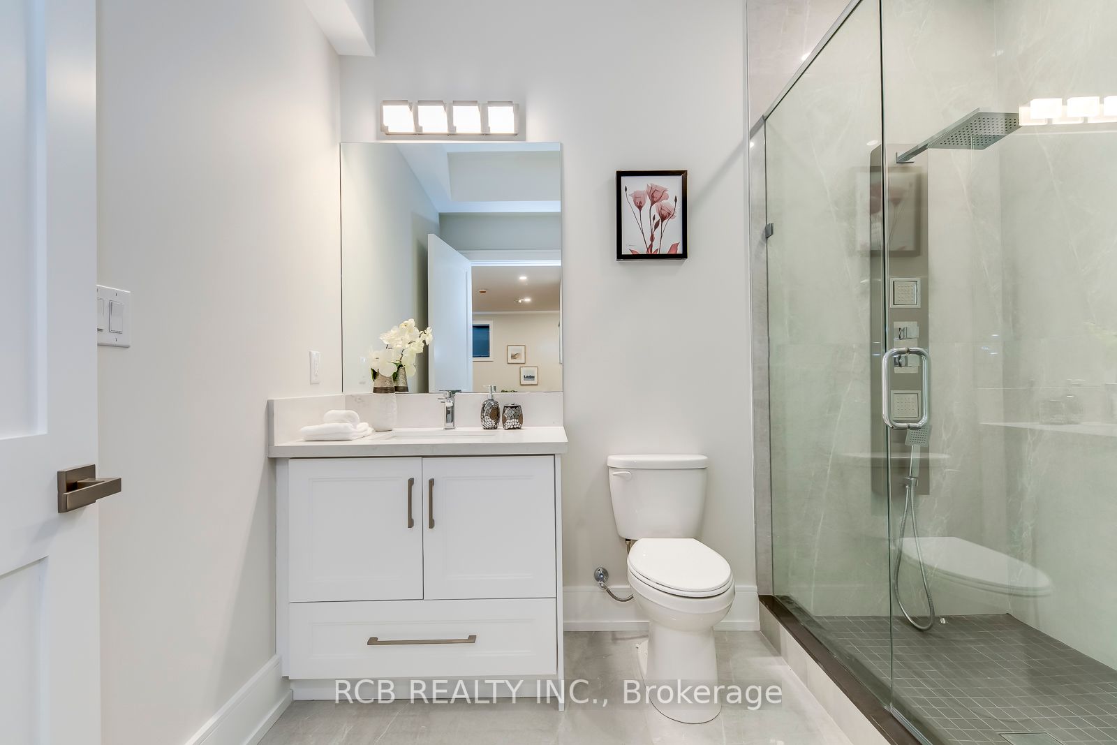 484 Rothesay Pl
