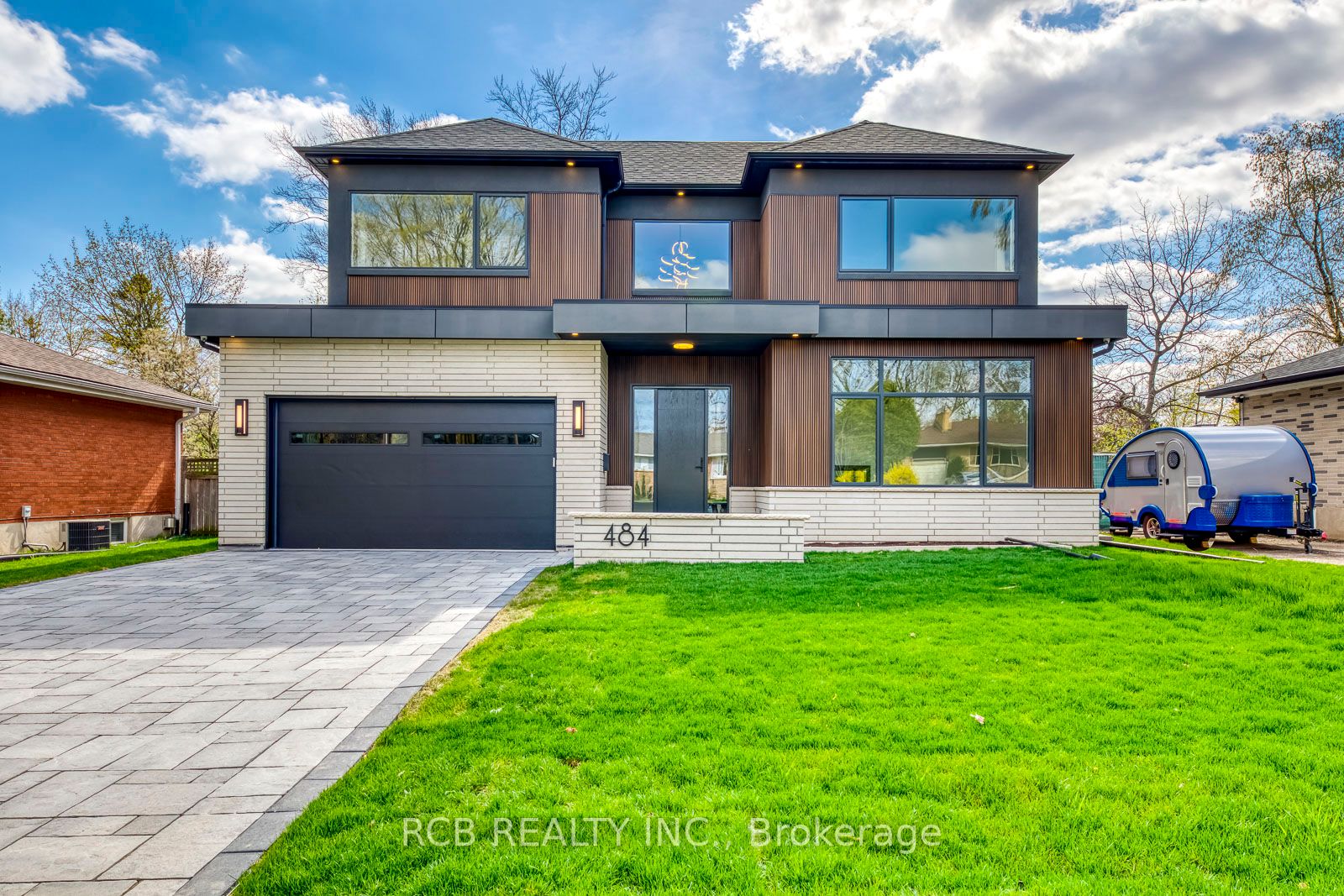 484 Rothesay Pl