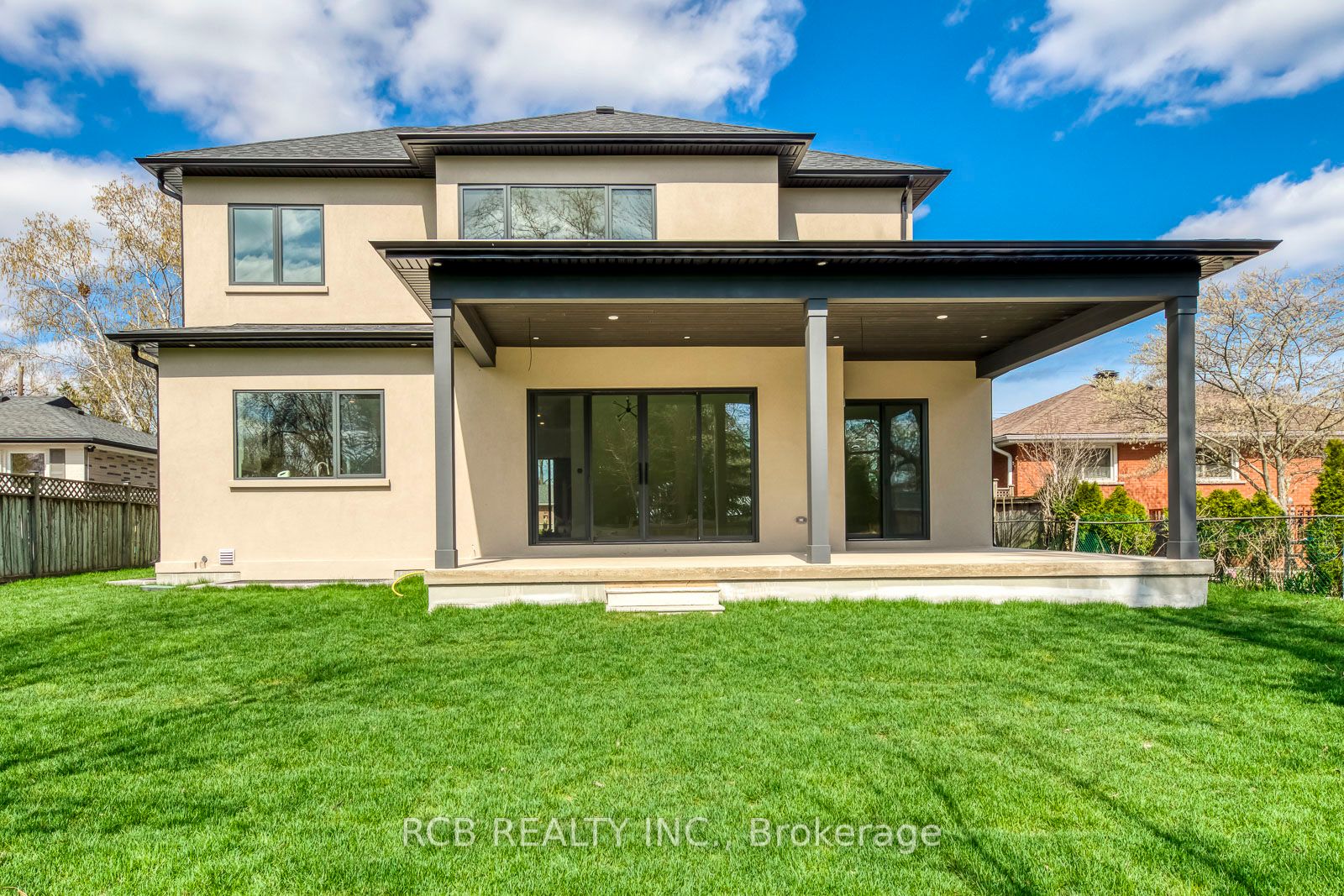 484 Rothesay Pl