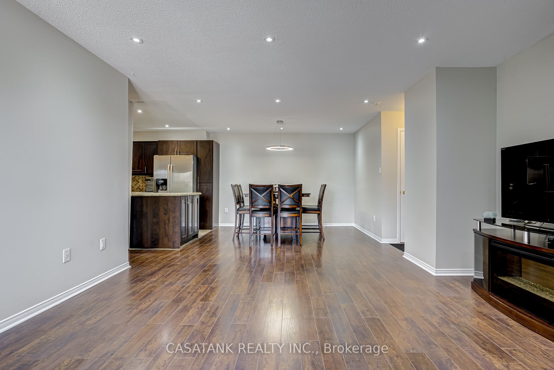 211 Forum Dr, #210A