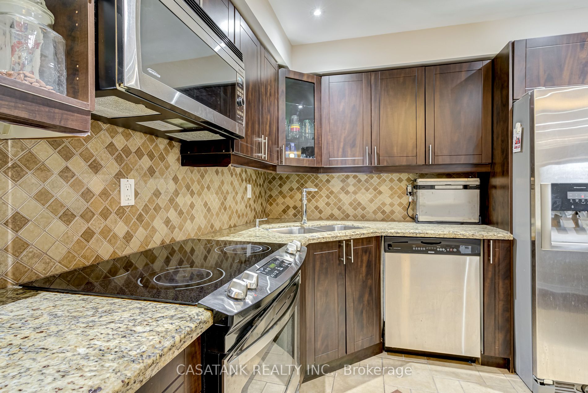 211 Forum Dr, #210A