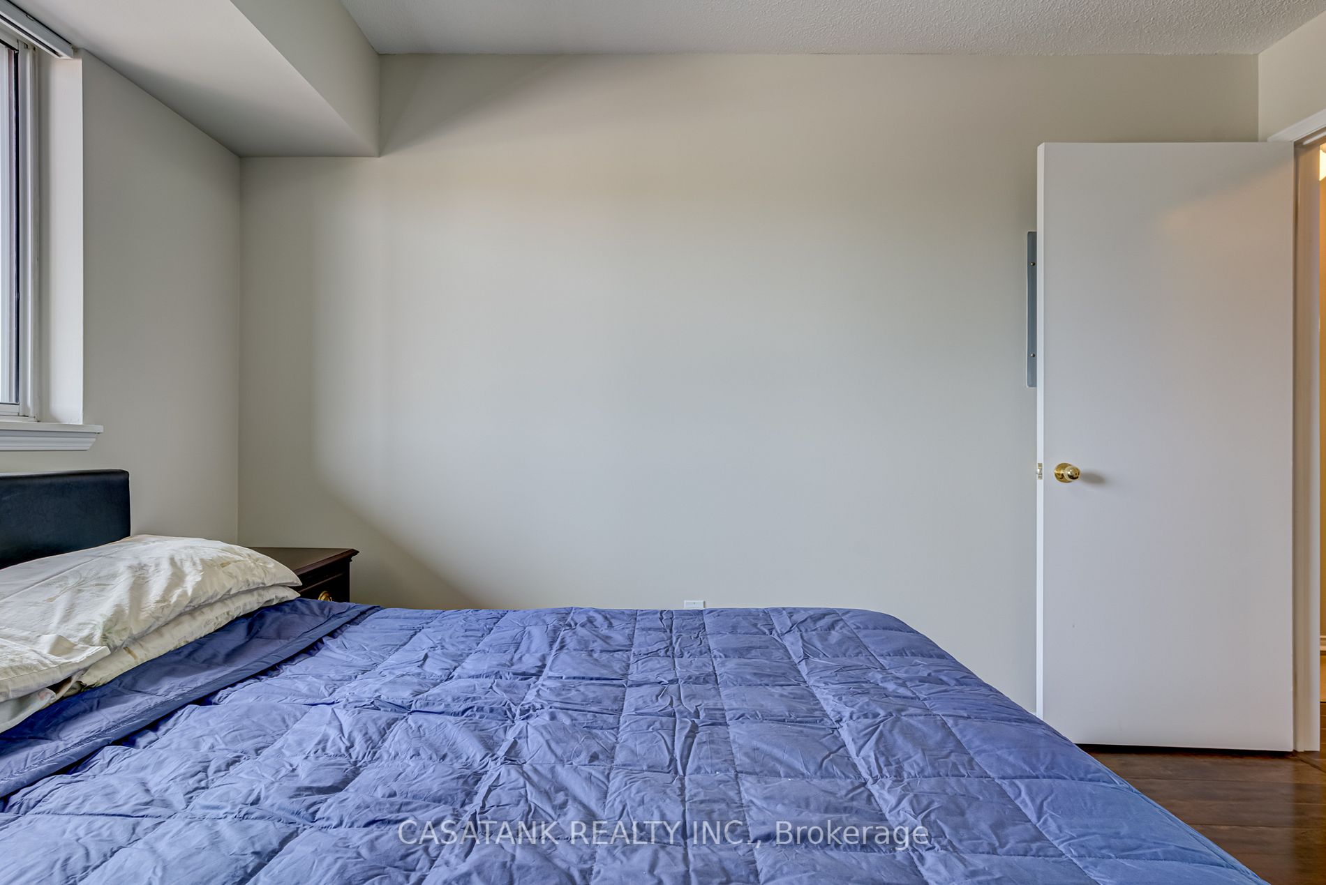 211 Forum Dr, #210A