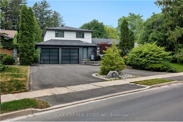 561 Rebecca St, Oakville